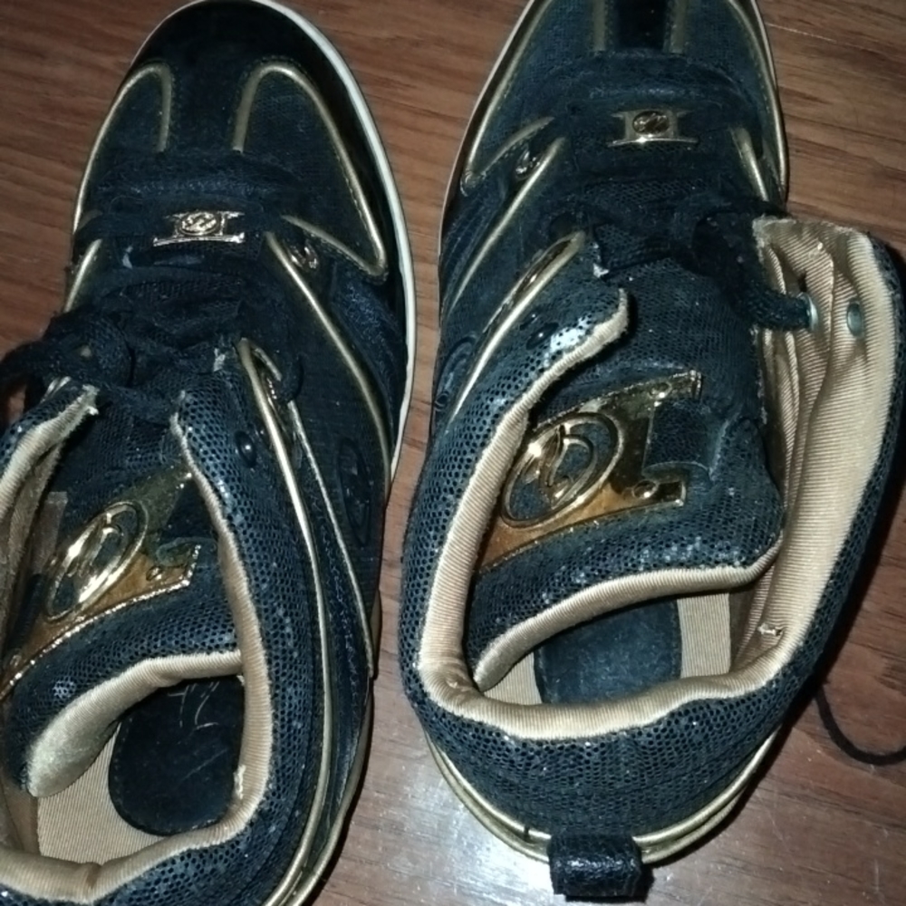 Iam selling baby phat sneakers